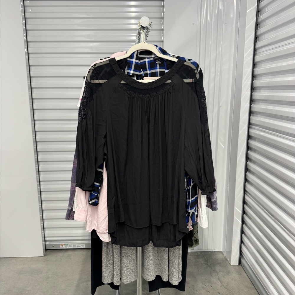 Torrid | Georgette Top Floral Embroidered Mesh in Black | size 3
